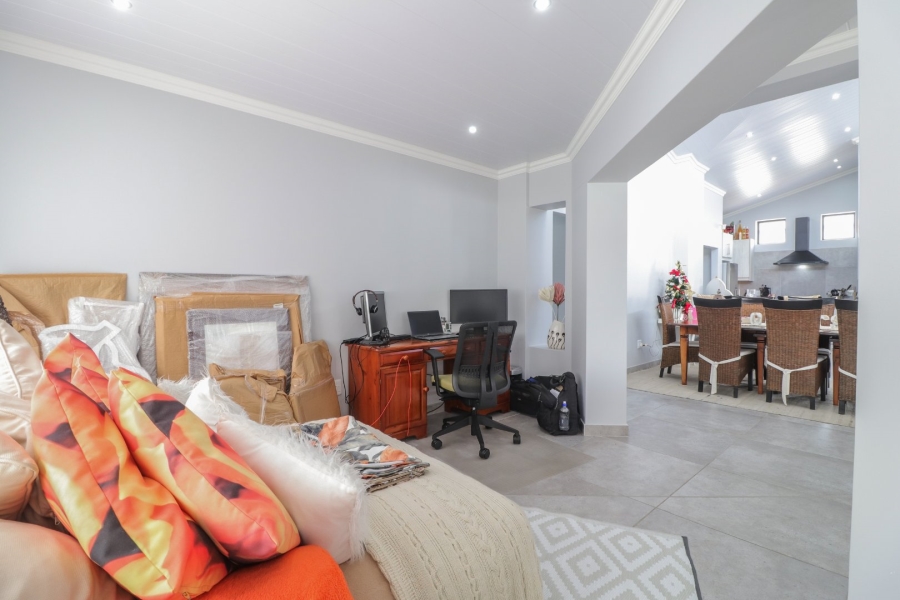 2 Bedroom Property for Sale in Reebok Western Cape